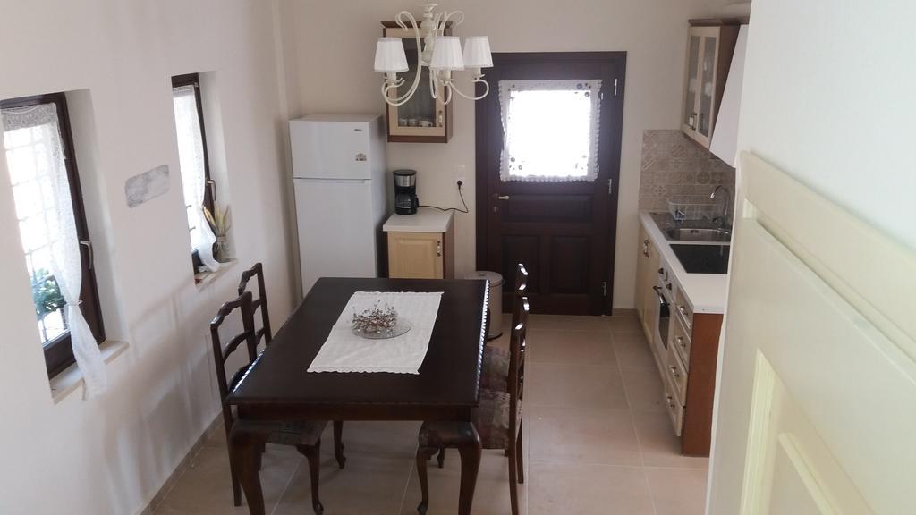 Kritamos Villa & Apartments Камиларион Екстериор снимка